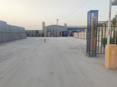 廠區(qū)門口