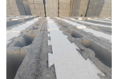 保溫砌塊在進(jìn)行粘貼時(shí)要注意什么？